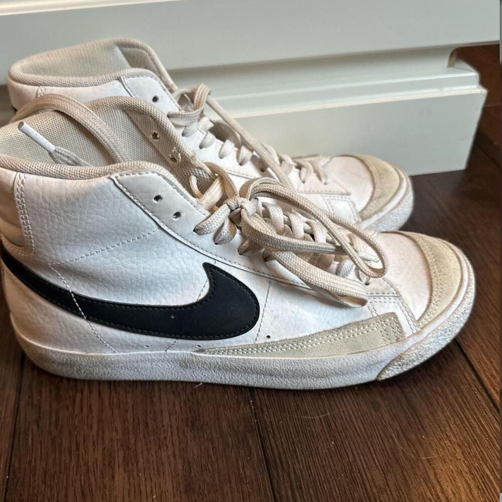Nike Women's White and Cream Trainers